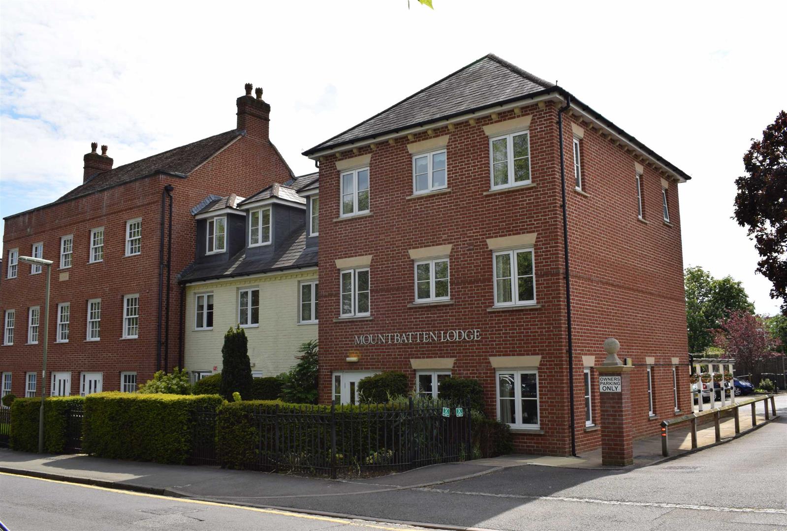 Trueman & Grundy Estate Agents Farnham, selling property in Farnham